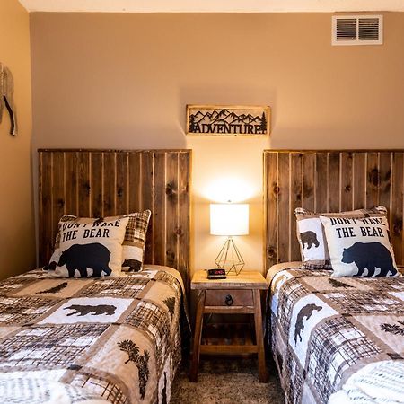 Sky High Views!!-Peak Mountaintop-Outdoor Pool-Close To Downtown-Private Balcony-Wifi-Cable Gatlinburg Exterior foto
