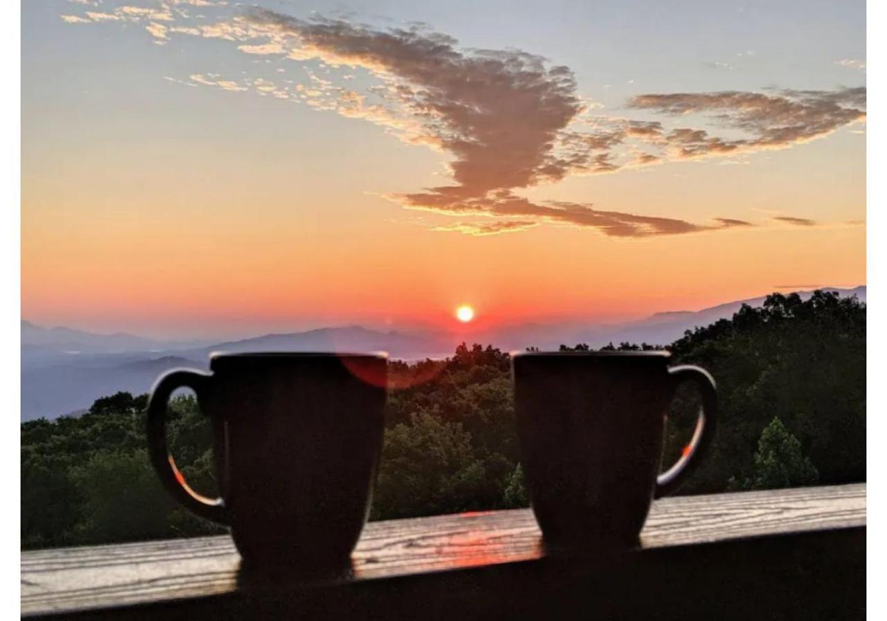 Sky High Views!!-Peak Mountaintop-Outdoor Pool-Close To Downtown-Private Balcony-Wifi-Cable Gatlinburg Exterior foto