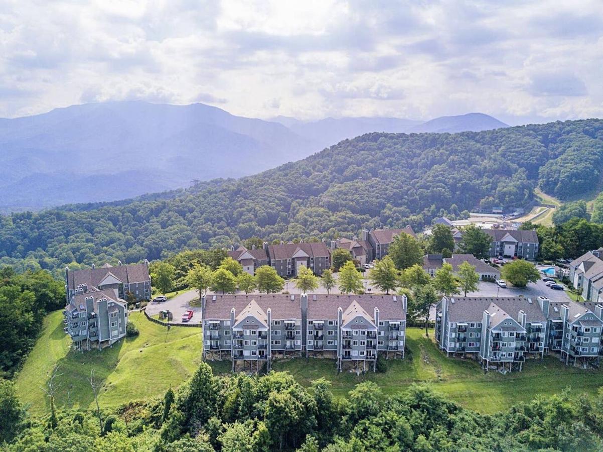 Sky High Views!!-Peak Mountaintop-Outdoor Pool-Close To Downtown-Private Balcony-Wifi-Cable Apartment Gatlinburg Exterior foto