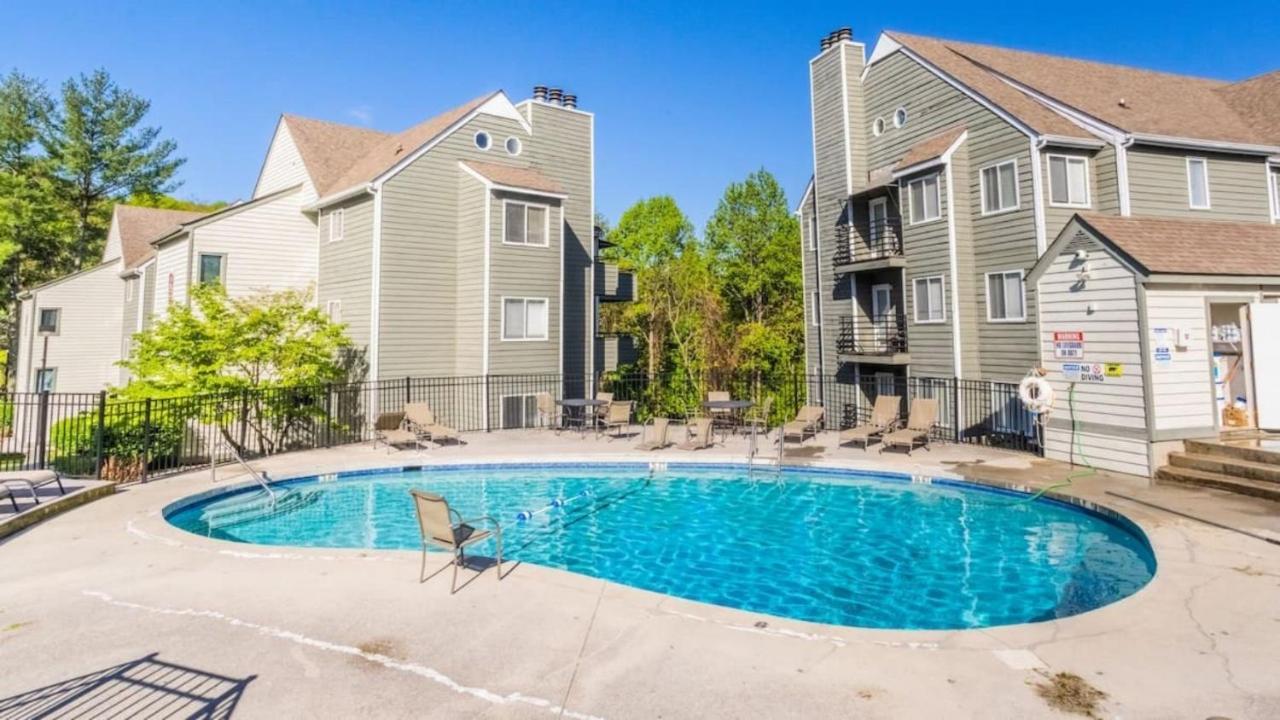 Sky High Views!!-Peak Mountaintop-Outdoor Pool-Close To Downtown-Private Balcony-Wifi-Cable Apartment Gatlinburg Exterior foto