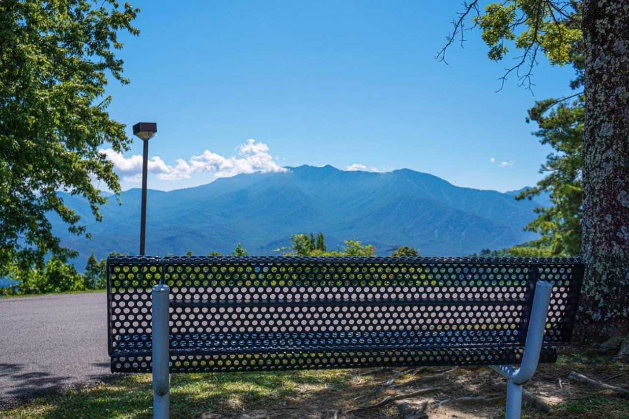 Sky High Views!!-Peak Mountaintop-Outdoor Pool-Close To Downtown-Private Balcony-Wifi-Cable Gatlinburg Exterior foto