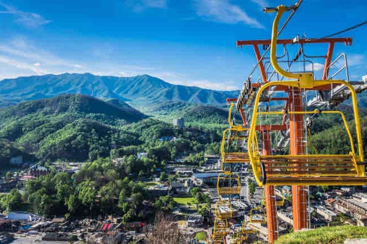 Sky High Views!!-Peak Mountaintop-Outdoor Pool-Close To Downtown-Private Balcony-Wifi-Cable Gatlinburg Exterior foto