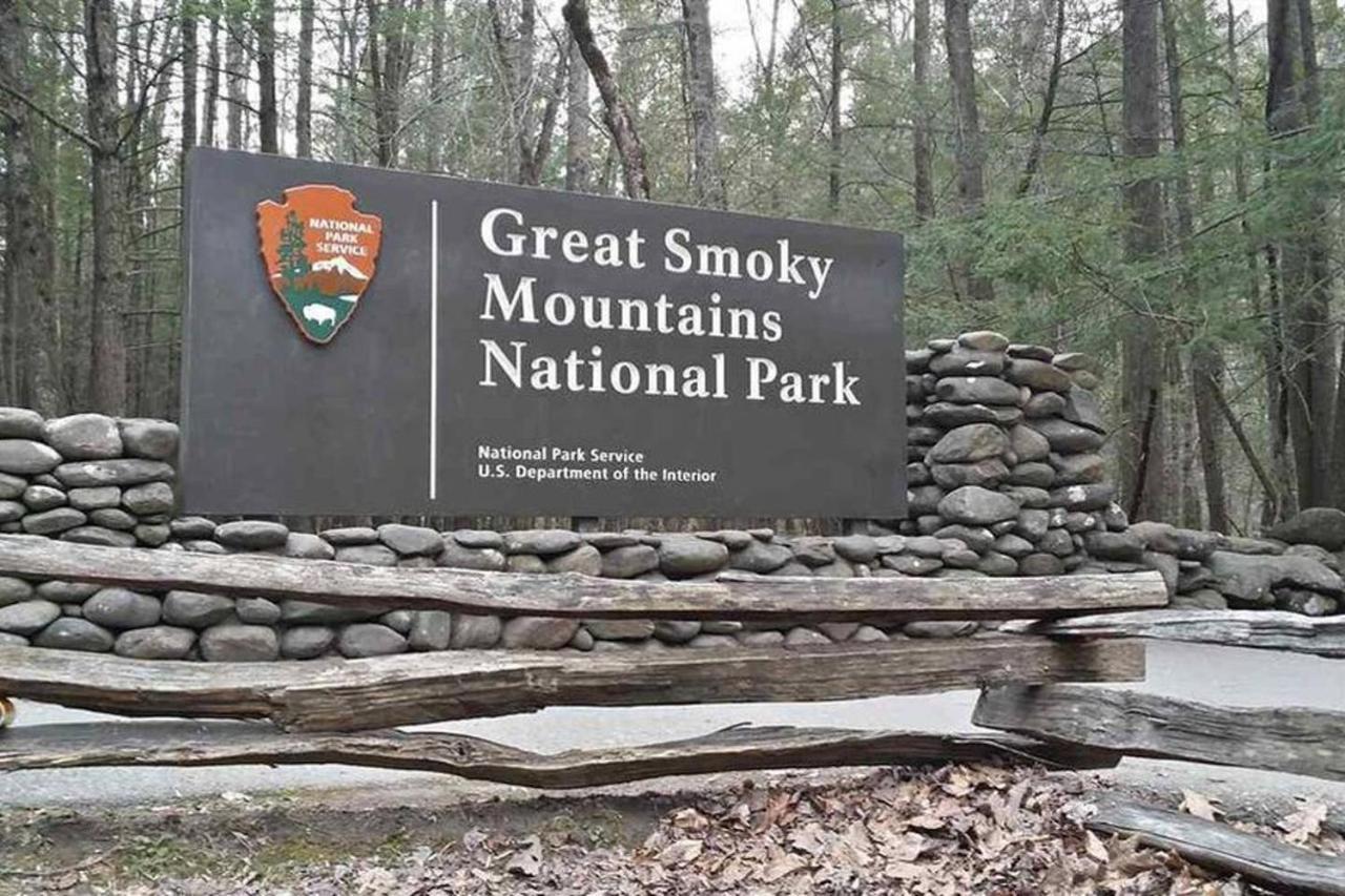 Sky High Views!!-Peak Mountaintop-Outdoor Pool-Close To Downtown-Private Balcony-Wifi-Cable Gatlinburg Exterior foto