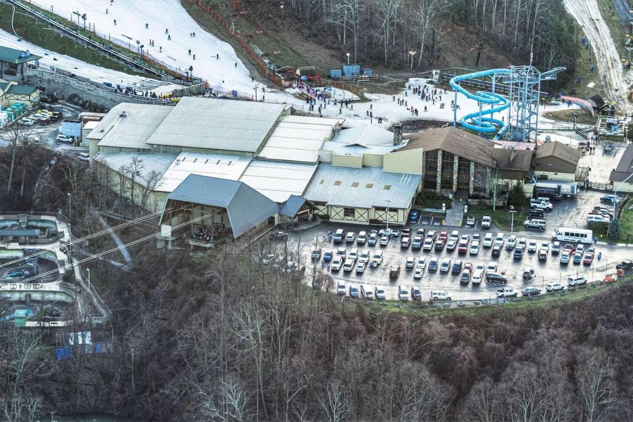 Sky High Views!!-Peak Mountaintop-Outdoor Pool-Close To Downtown-Private Balcony-Wifi-Cable Apartment Gatlinburg Exterior foto