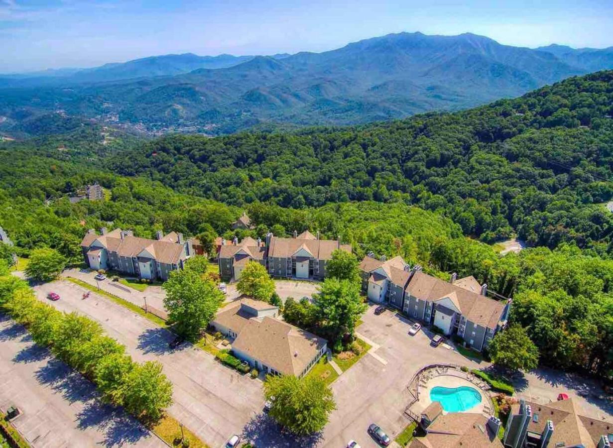 Sky High Views!!-Peak Mountaintop-Outdoor Pool-Close To Downtown-Private Balcony-Wifi-Cable Apartment Gatlinburg Exterior foto