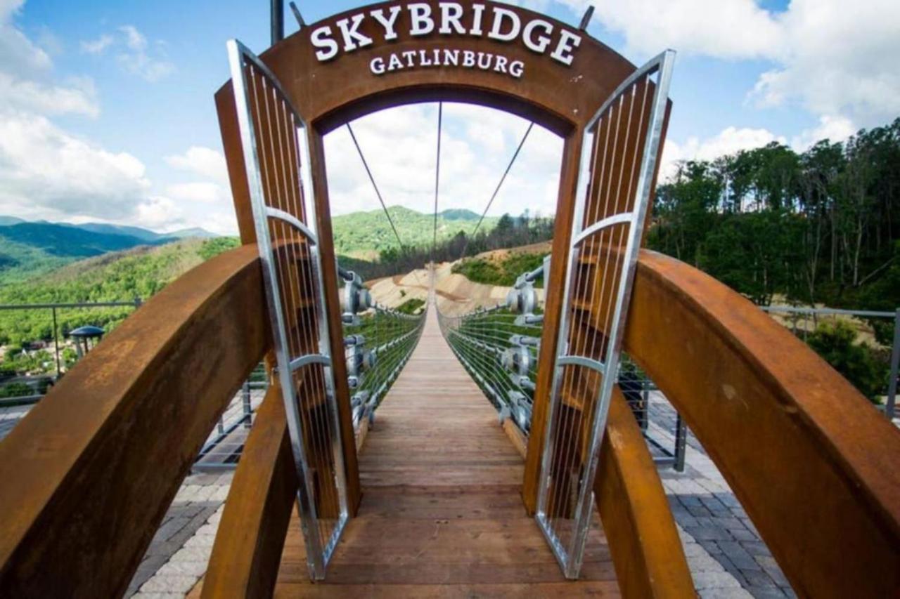 Sky High Views!!-Peak Mountaintop-Outdoor Pool-Close To Downtown-Private Balcony-Wifi-Cable Apartment Gatlinburg Exterior foto