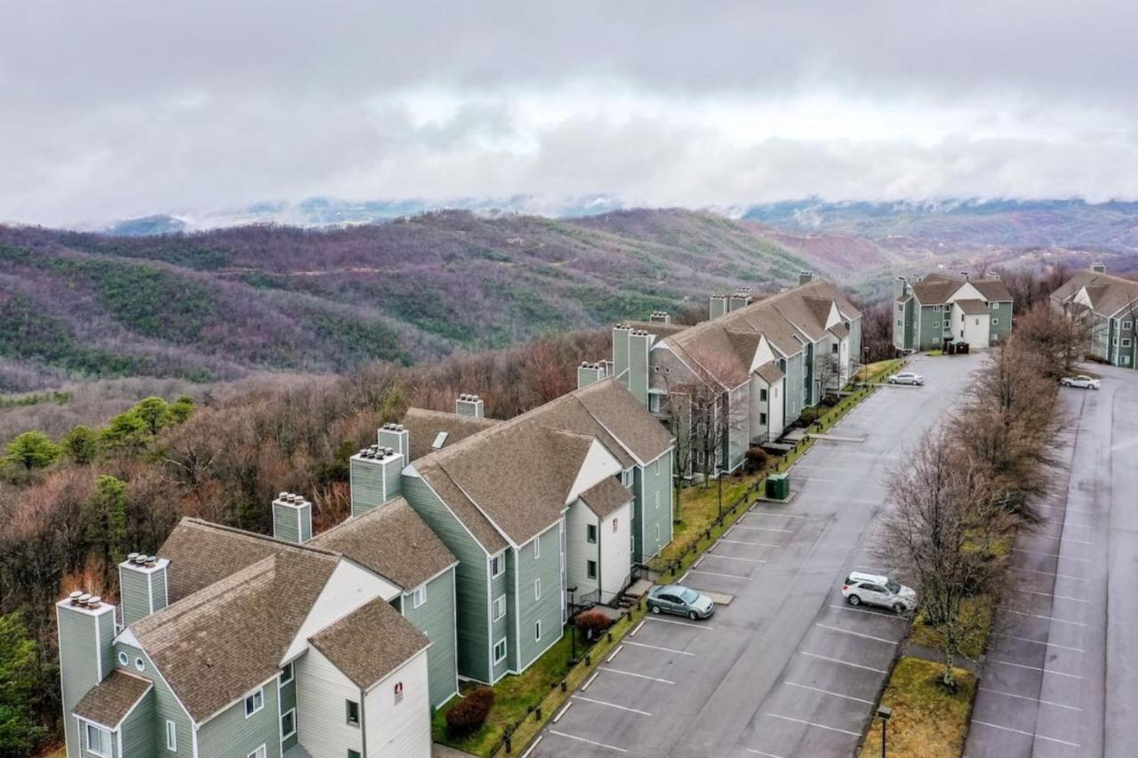 Sky High Views!!-Peak Mountaintop-Outdoor Pool-Close To Downtown-Private Balcony-Wifi-Cable Apartment Gatlinburg Exterior foto