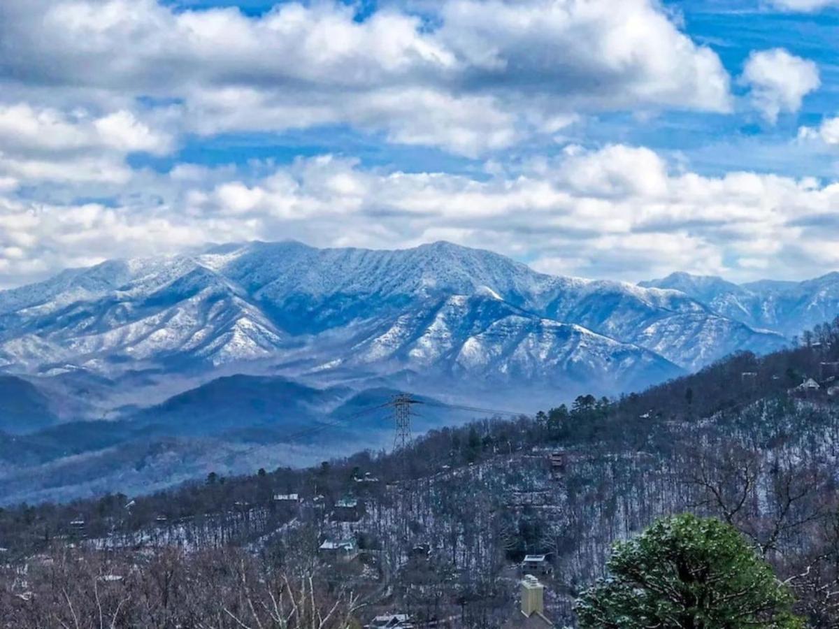 Sky High Views!!-Peak Mountaintop-Outdoor Pool-Close To Downtown-Private Balcony-Wifi-Cable Gatlinburg Exterior foto