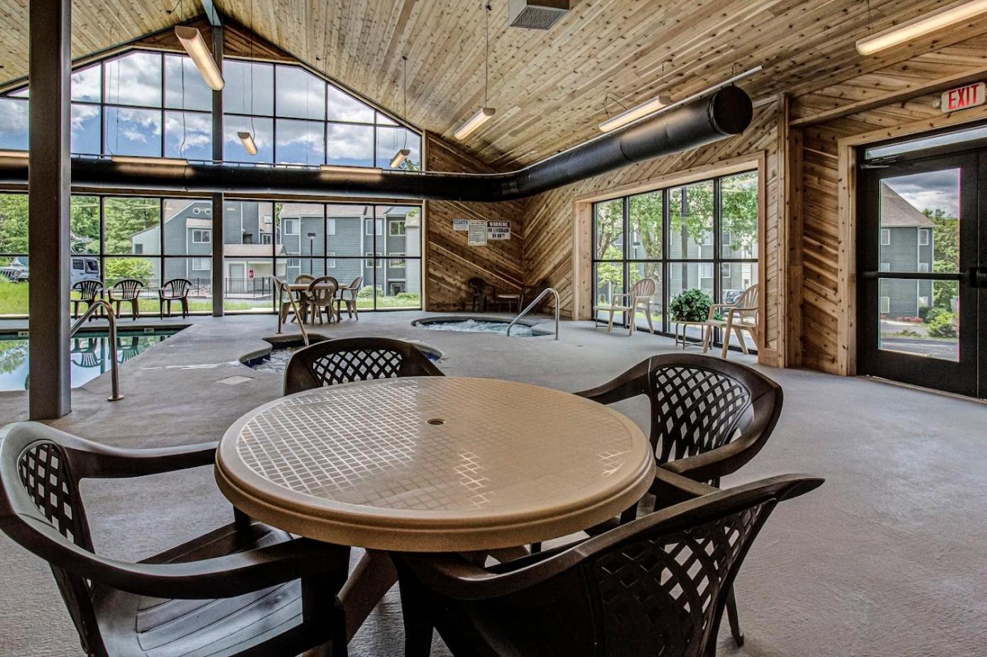 Sky High Views!!-Peak Mountaintop-Outdoor Pool-Close To Downtown-Private Balcony-Wifi-Cable Gatlinburg Exterior foto